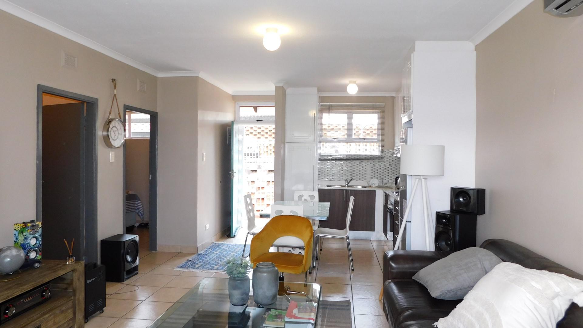 Lounges - 20 square meters of property in Effingham Heights