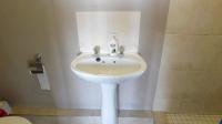 Main Bathroom - 4 square meters of property in Effingham Heights