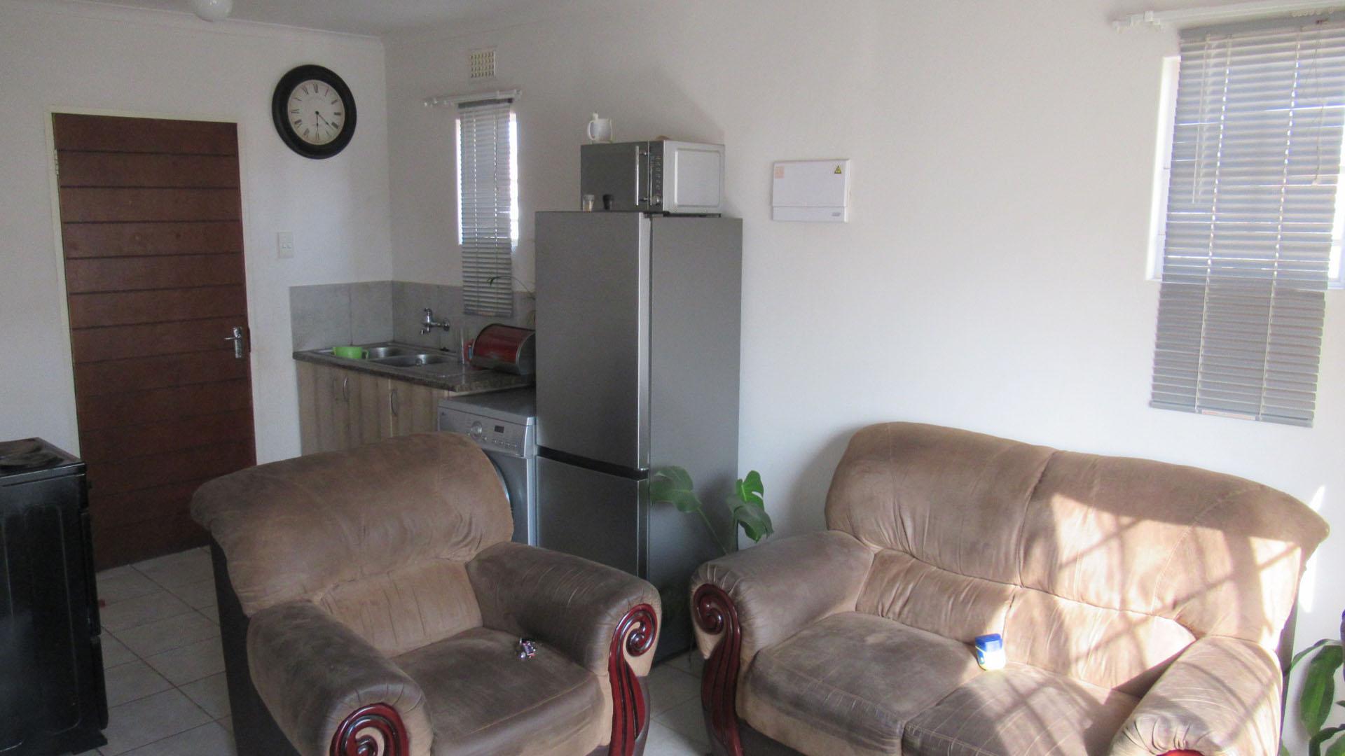 Lounges - 13 square meters of property in Savanna City