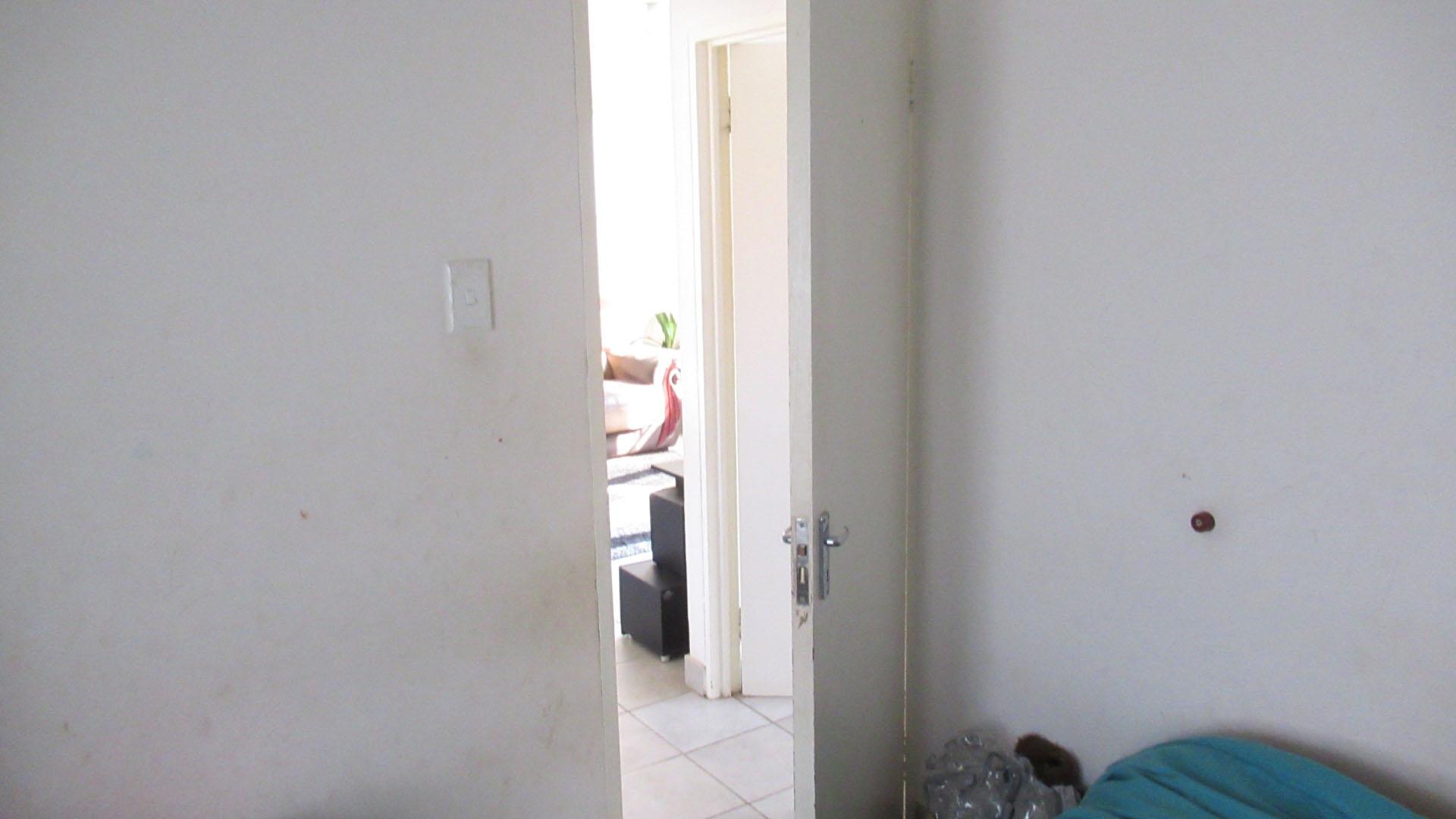 Bed Room 1 - 9 square meters of property in Savanna City