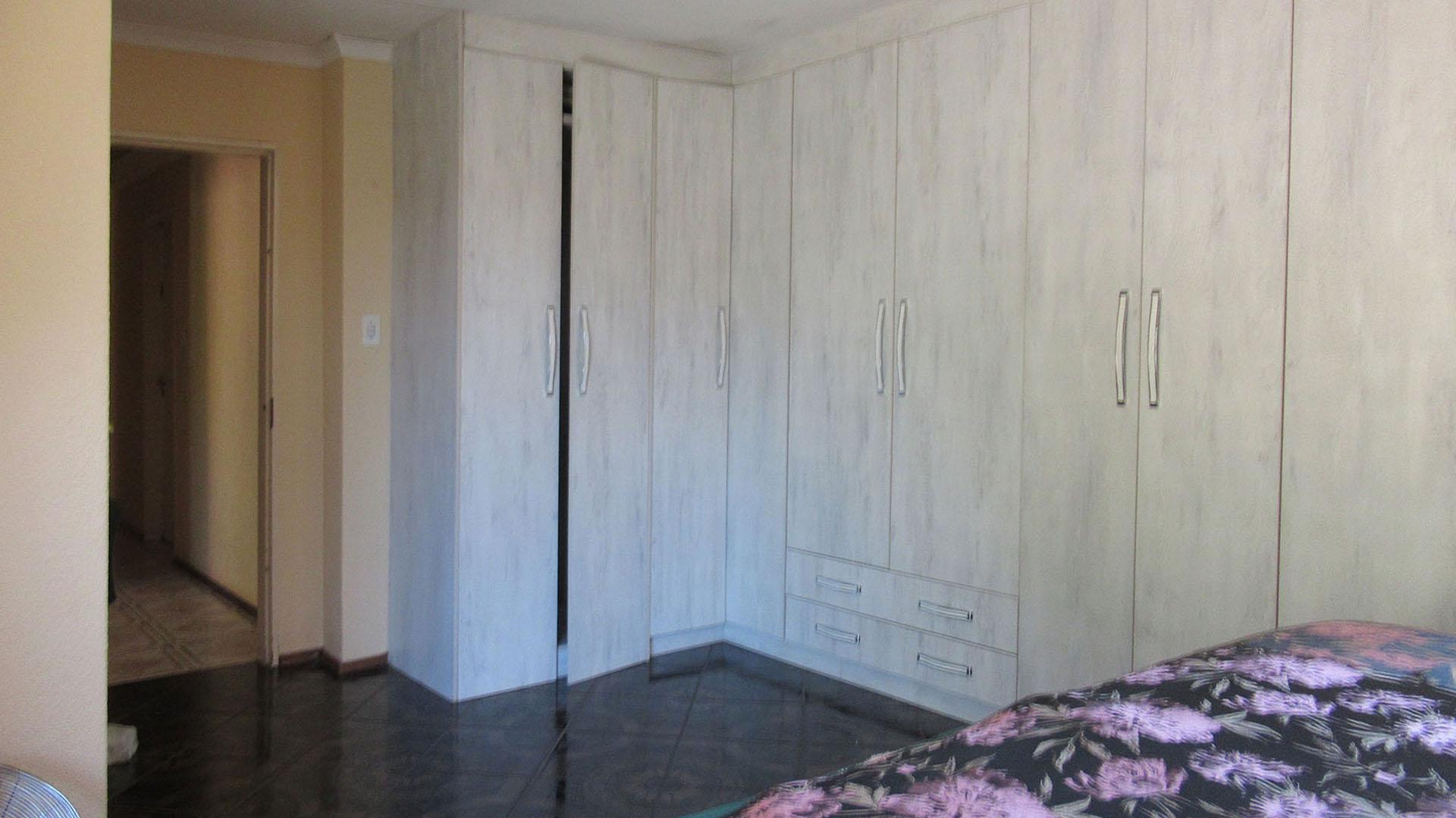 Main Bedroom - 27 square meters of property in Naturena