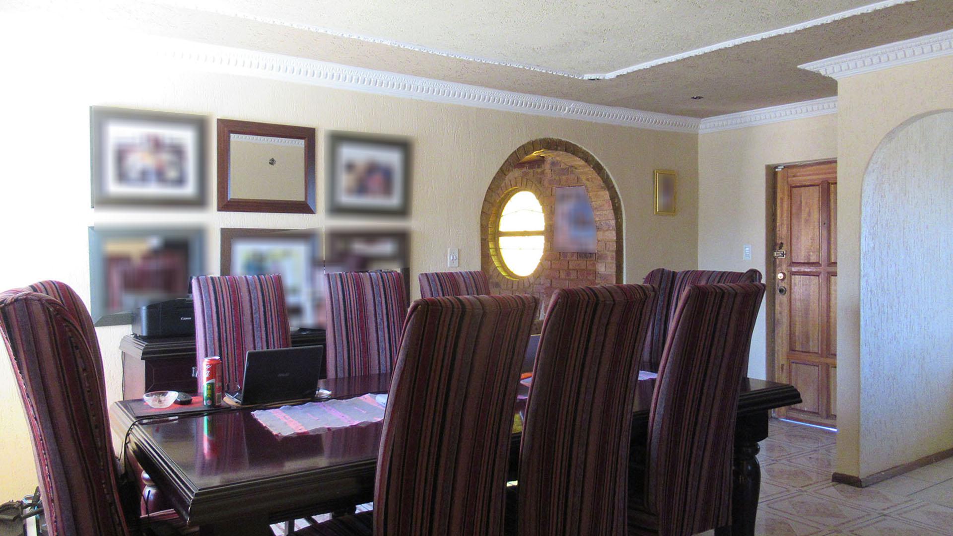Dining Room - 21 square meters of property in Naturena