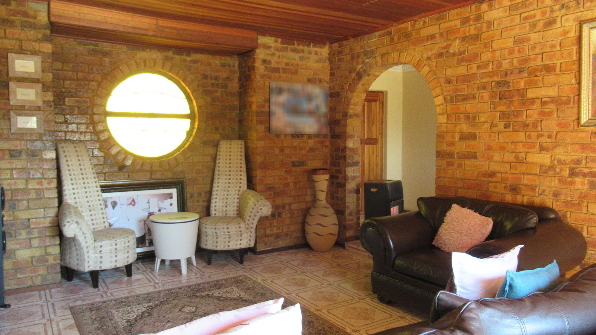 Lounges - 43 square meters of property in Naturena