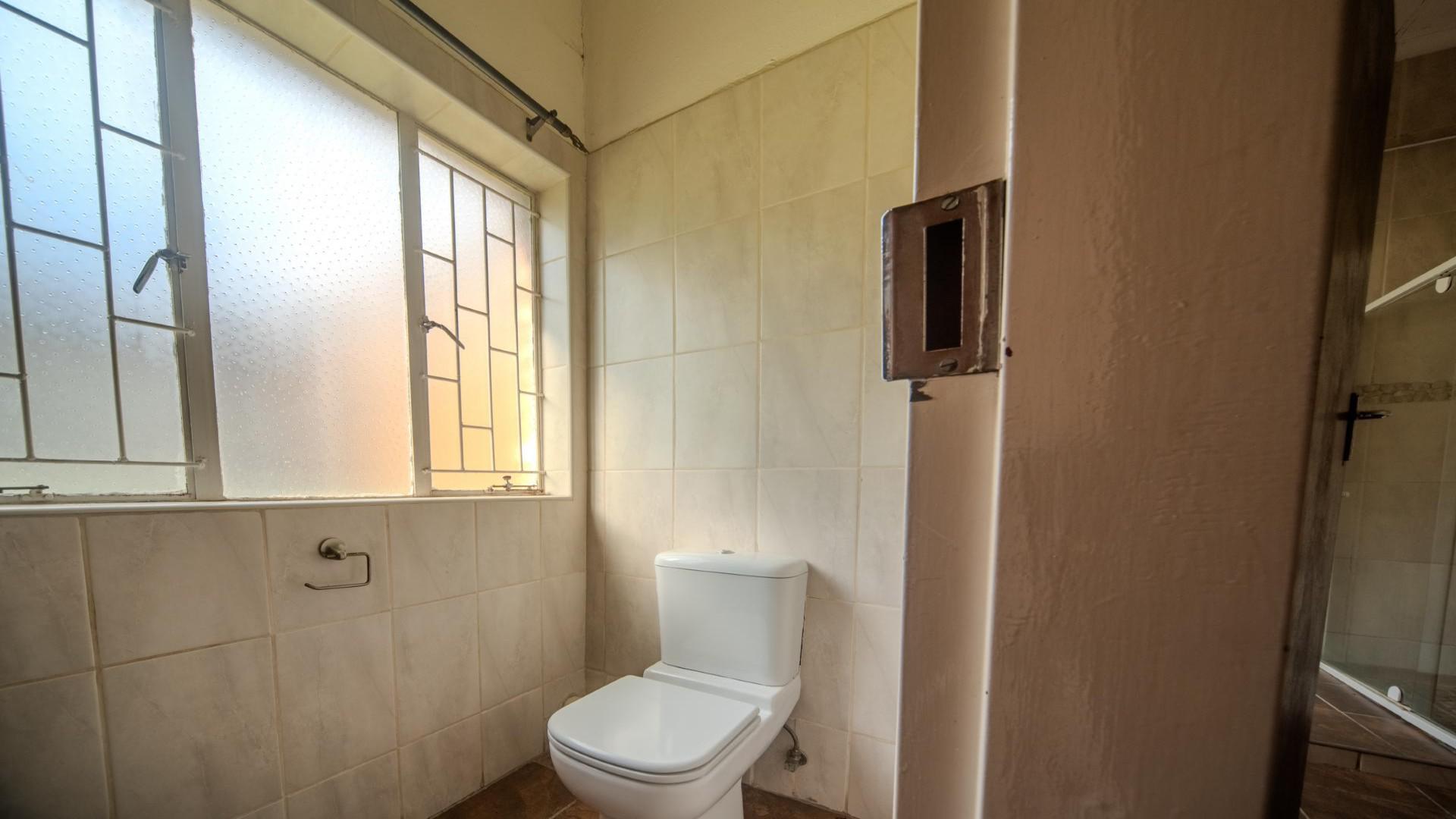 Bathroom 2 of property in Standerton