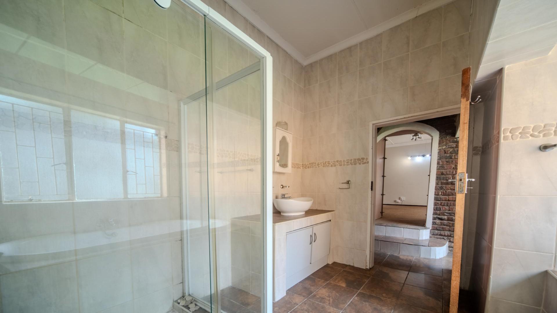 Main Bathroom of property in Standerton