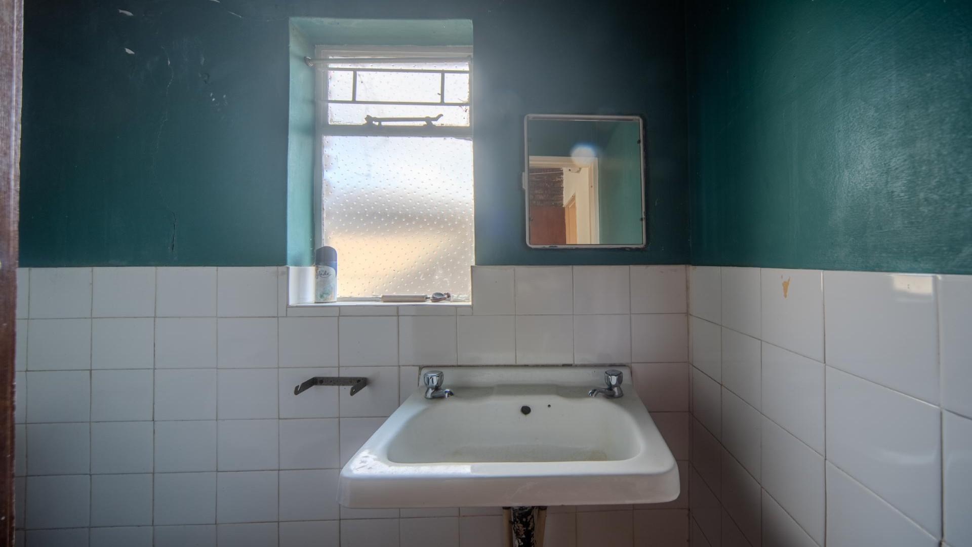 Bathroom 3+ of property in Standerton