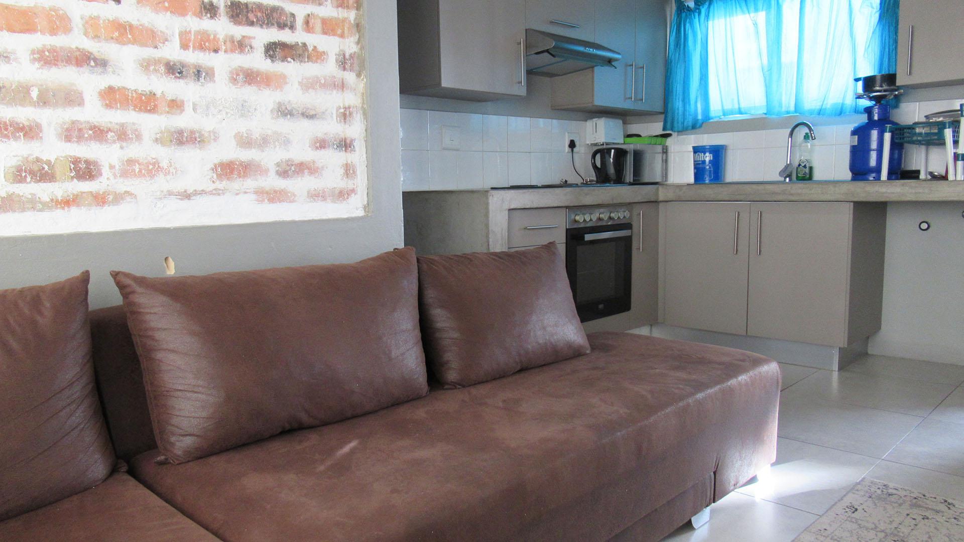 Lounges - 7 square meters of property in Northgate (JHB)