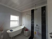 Bathroom 3+ of property in Dan Pienaar