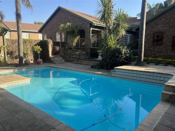 4 Bedroom House for Sale For Sale in Die Heuwel - MR578953