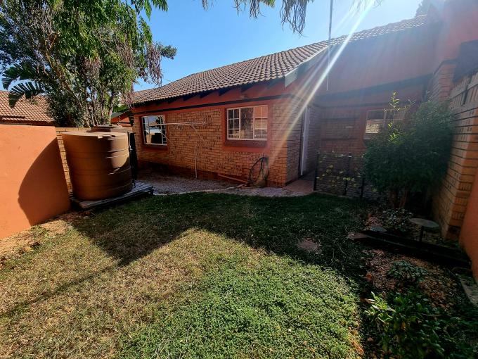 2 Bedroom Sectional Title for Sale For Sale in Bendor - MR579019