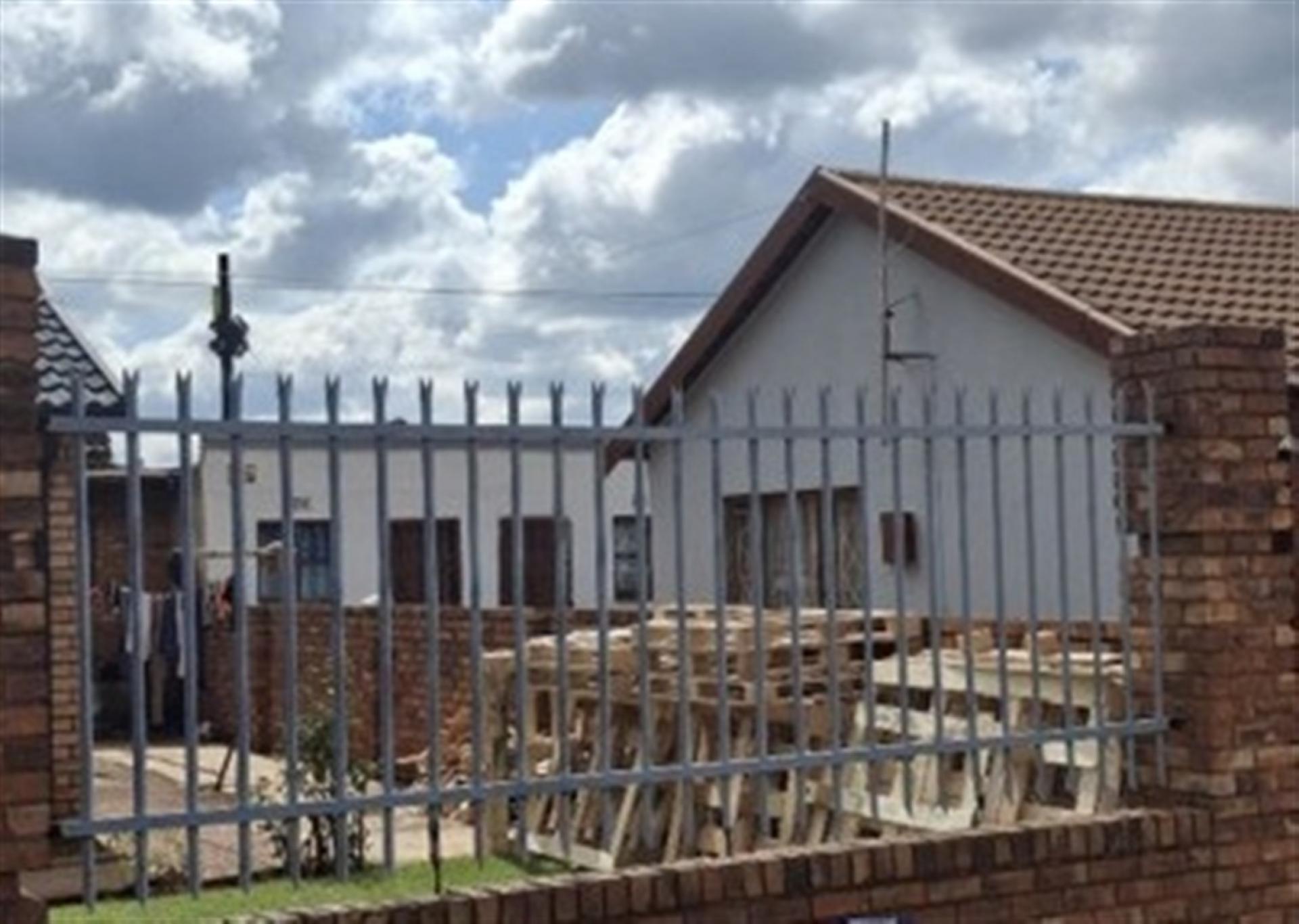 Front View of property in Mahube Valley
