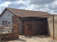 Front View of property in Mahube Valley