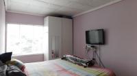 Main Bedroom - 15 square meters of property in Newlands East