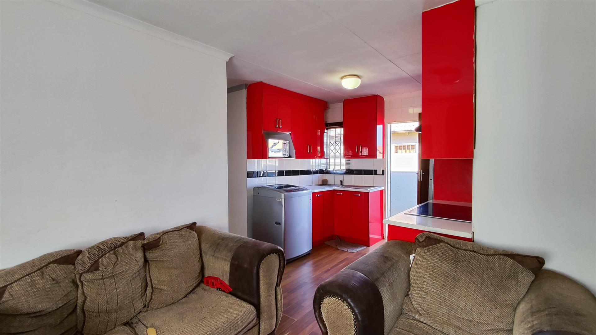 Lounges - 13 square meters of property in Mayfield