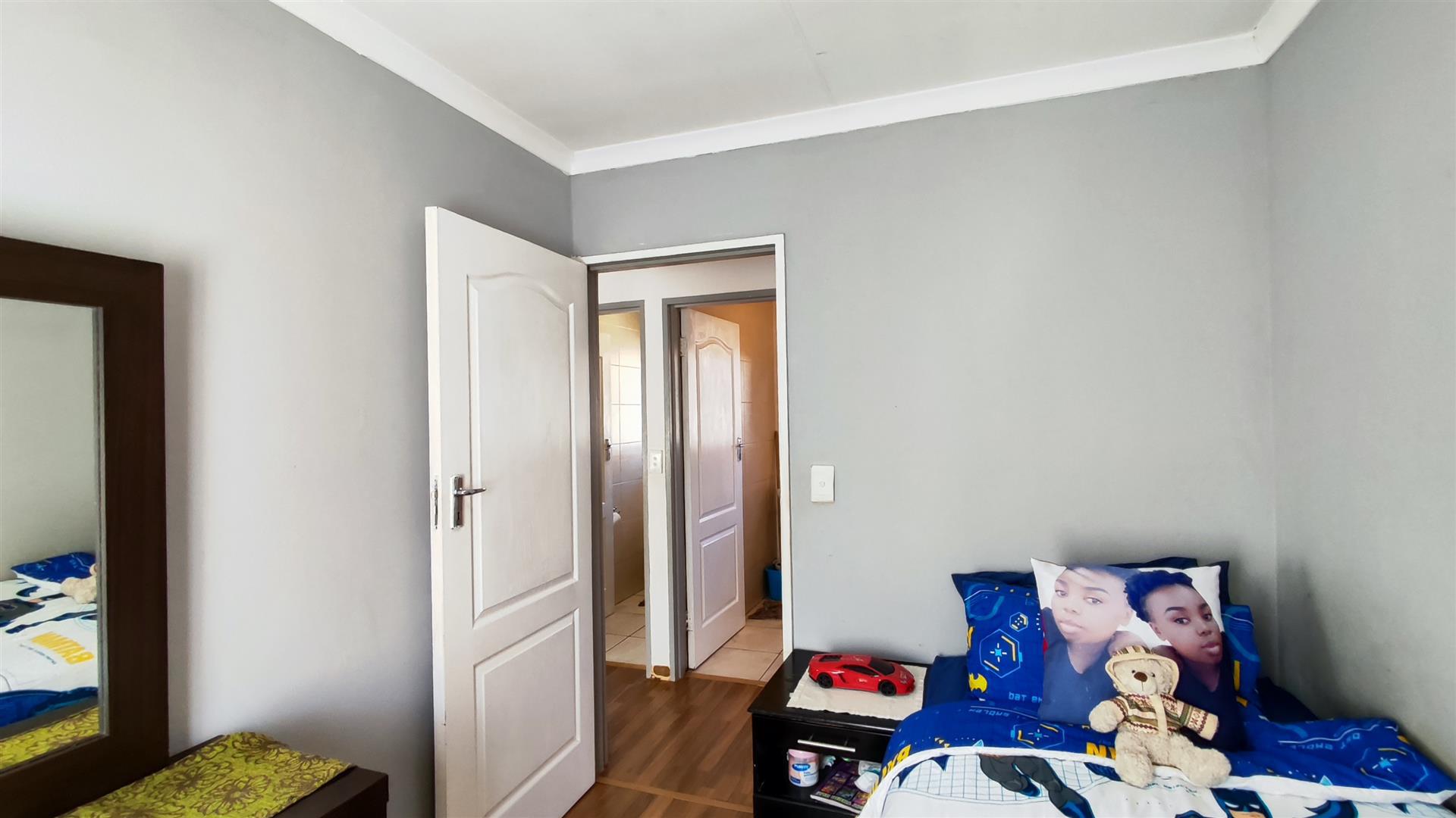 Bed Room 1 - 8 square meters of property in Mayfield