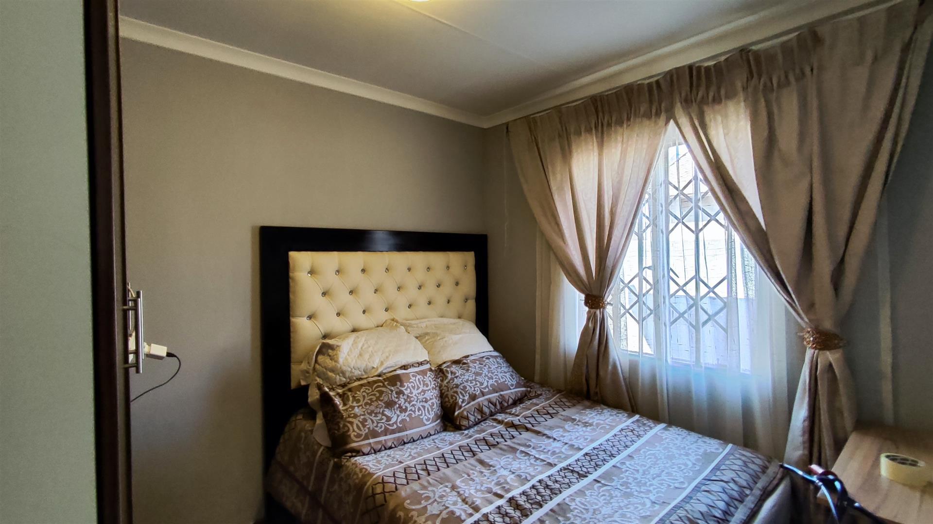 Bed Room 3 - 9 square meters of property in Mayfield