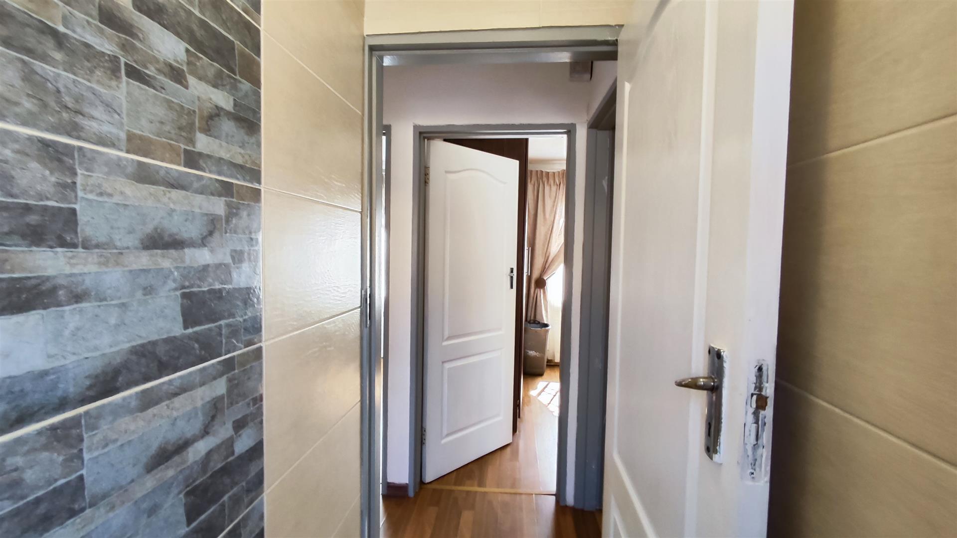 Bathroom 1 - 6 square meters of property in Mayfield