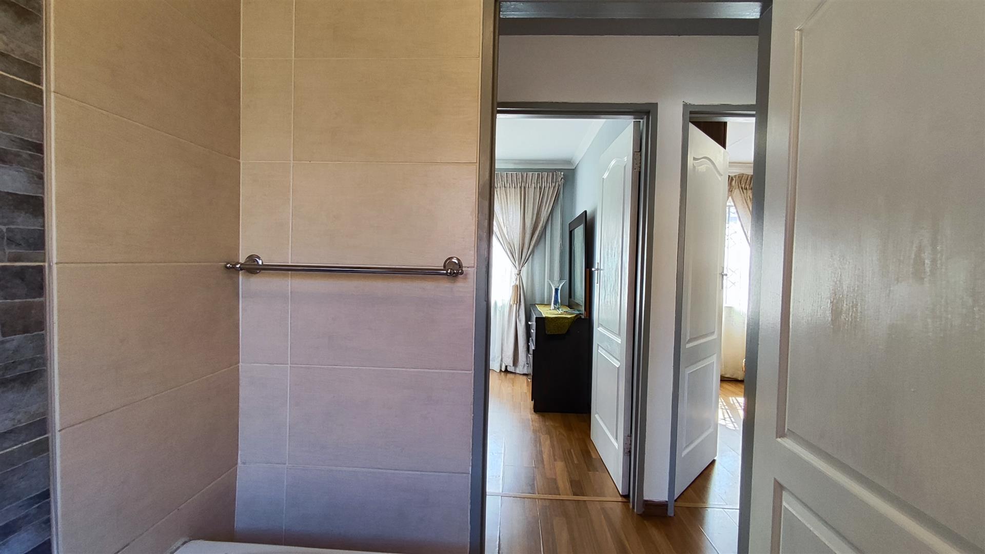 Bathroom 1 - 6 square meters of property in Mayfield