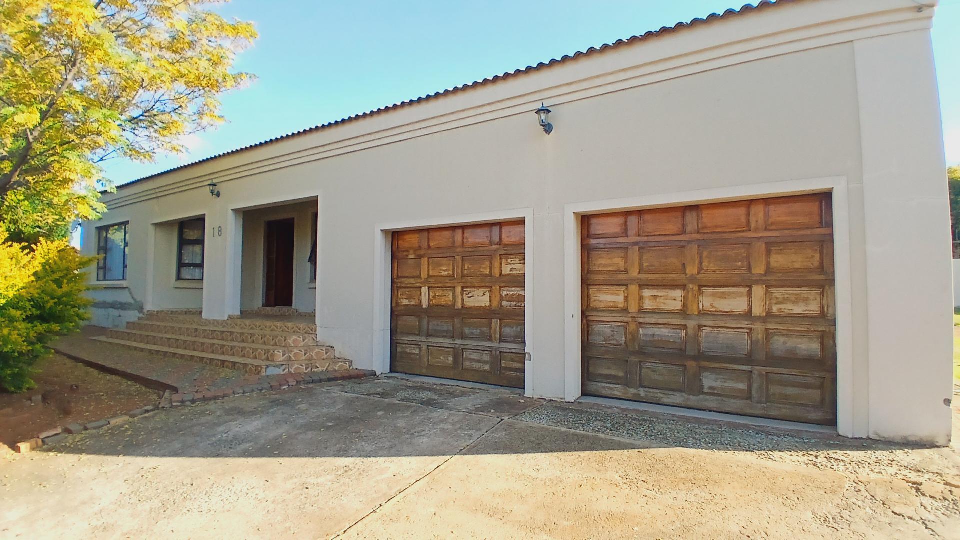 Front View of property in Fochville