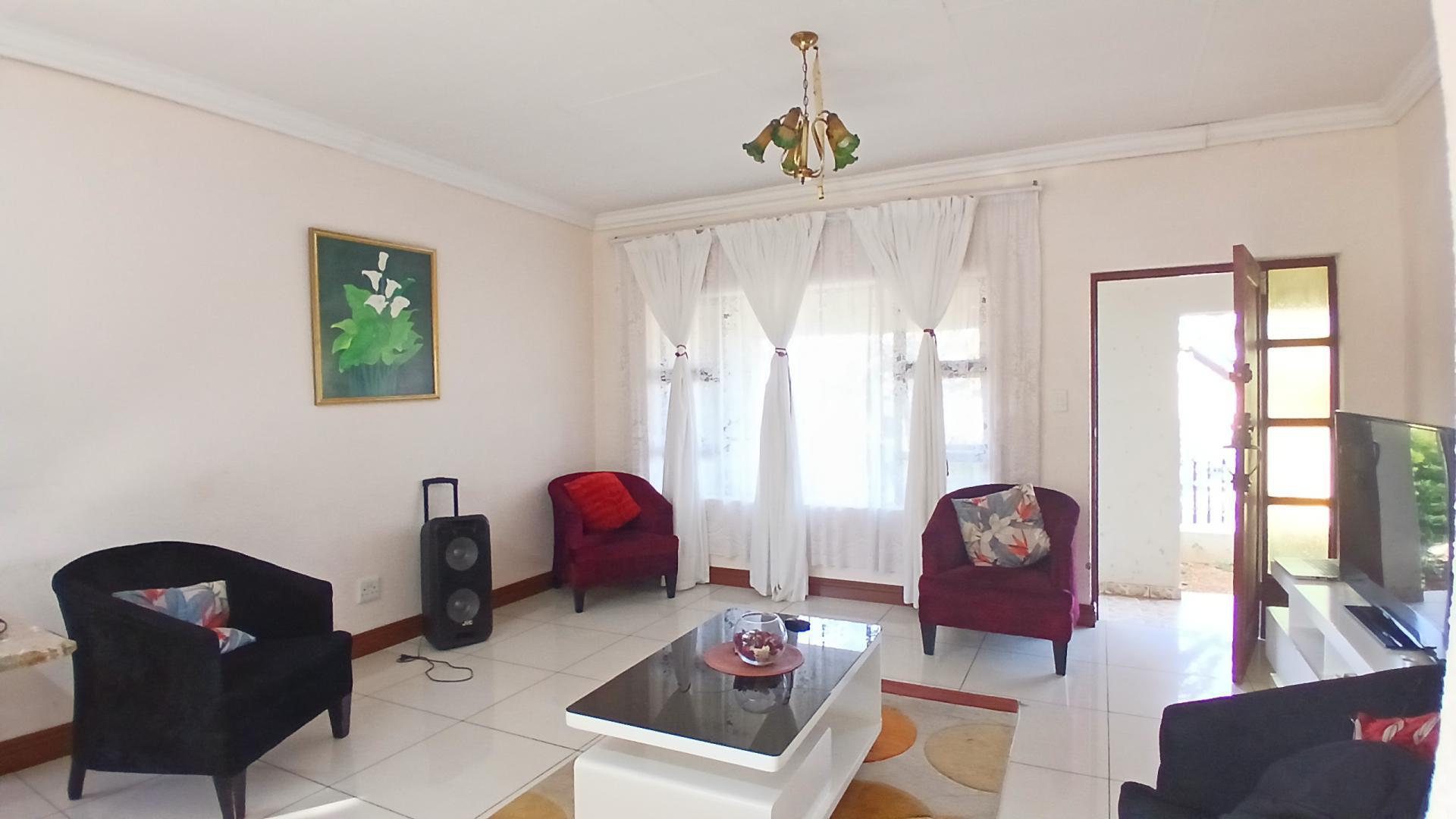 Lounges of property in Fochville