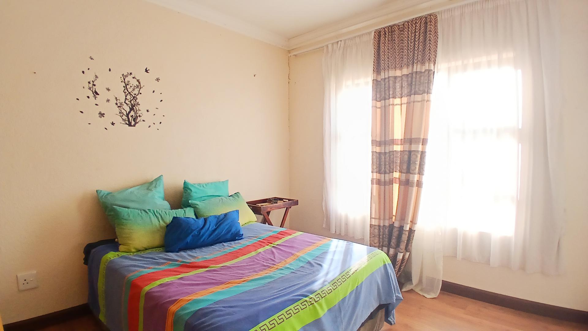 Bed Room 1 of property in Fochville