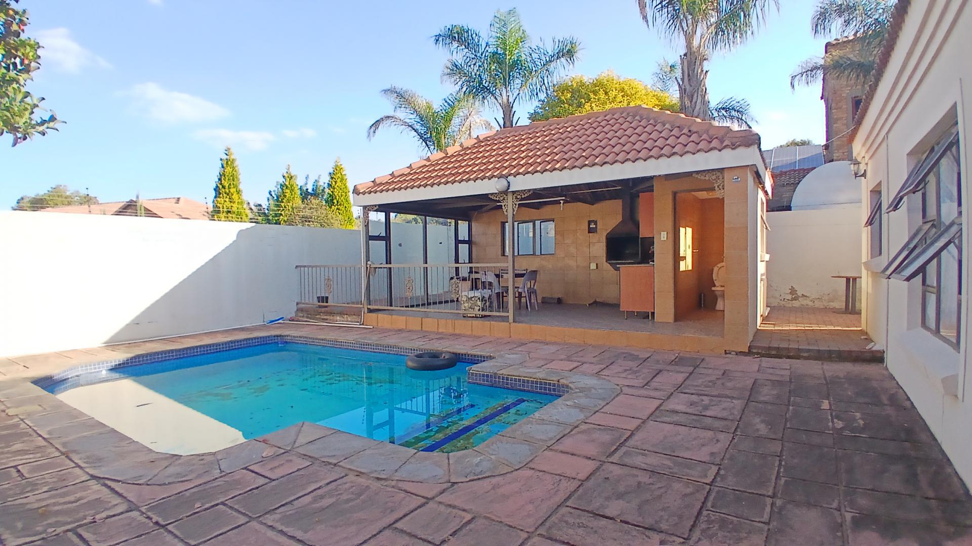 Swimming Pool of property in Fochville
