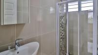 Bathroom 1 - 6 square meters of property in Essenwood