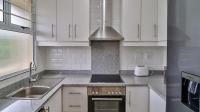 Kitchen - 8 square meters of property in Essenwood