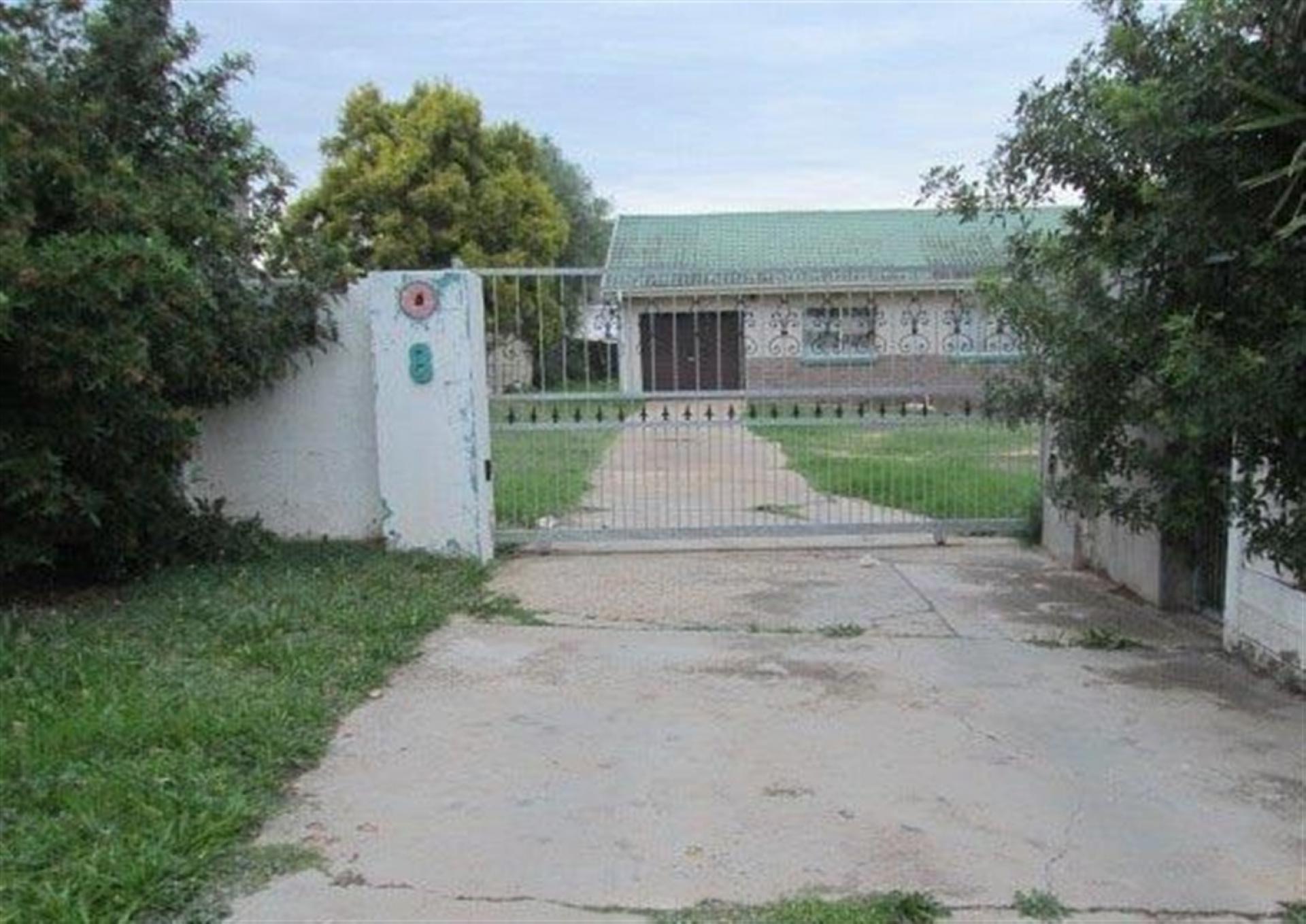 Front View of property in Manor Heights