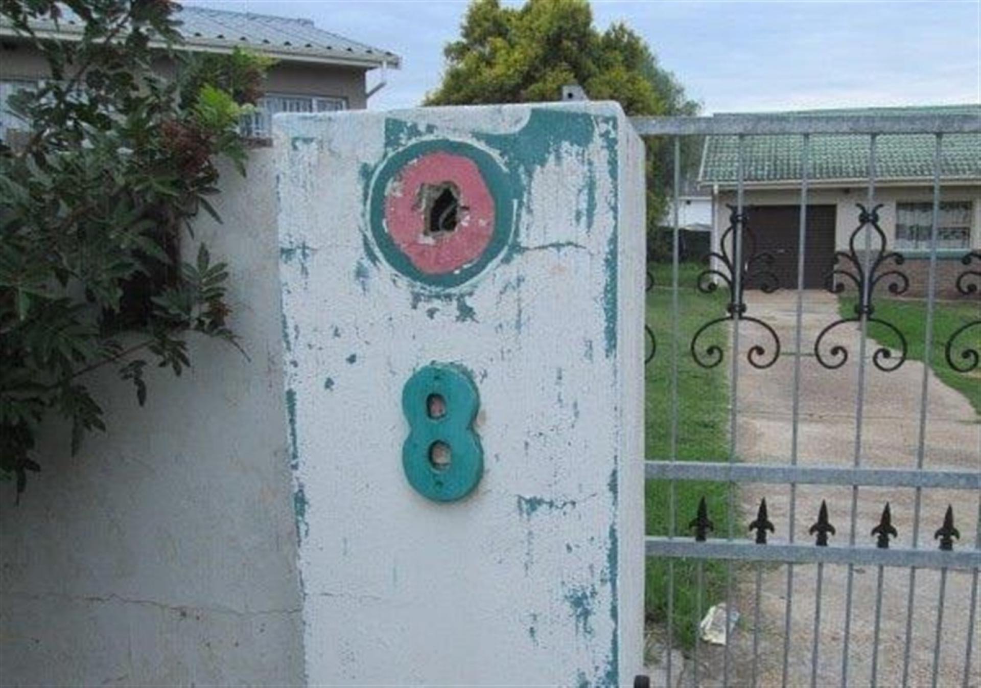 Front View of property in Manor Heights