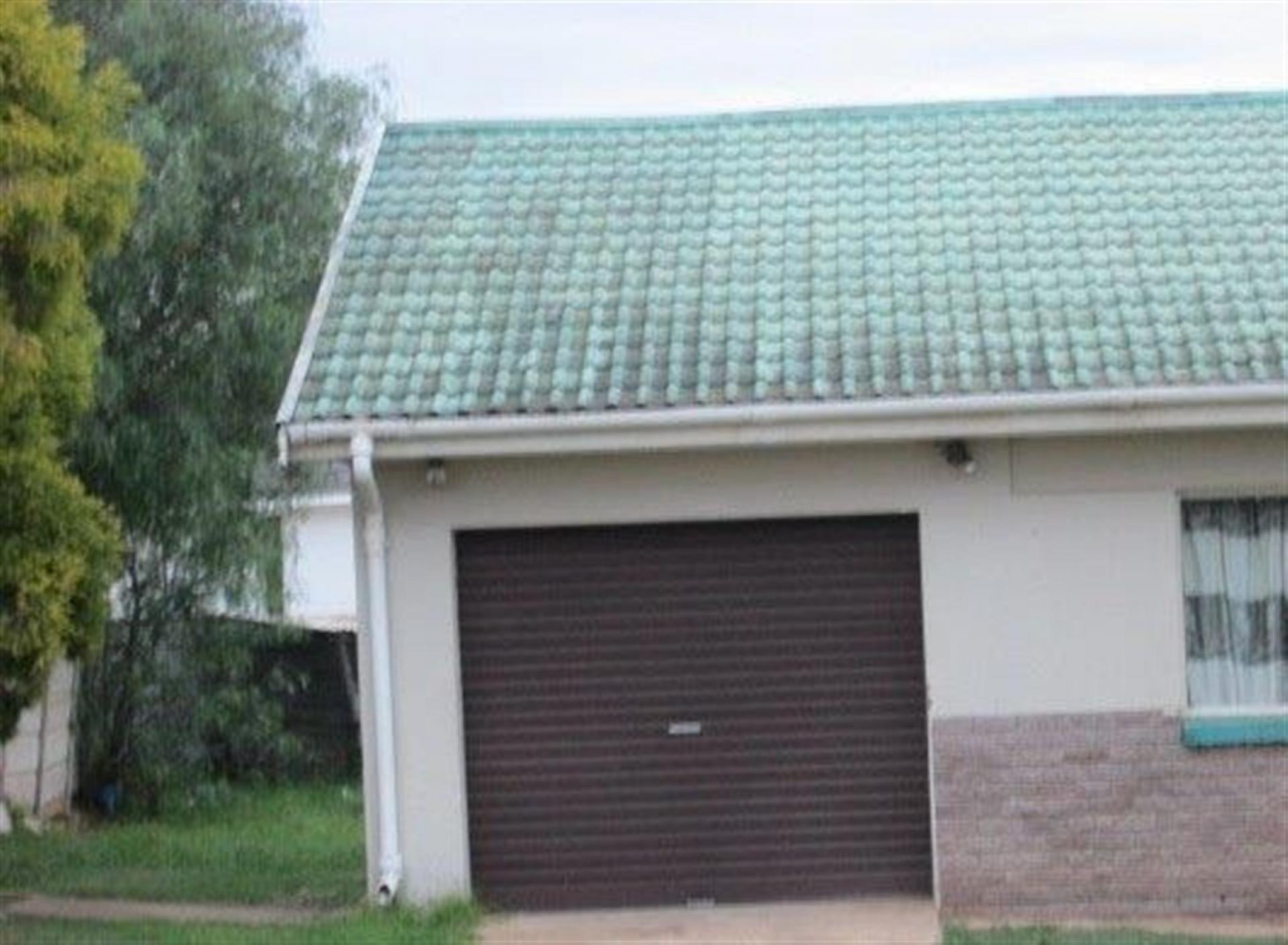 Front View of property in Manor Heights