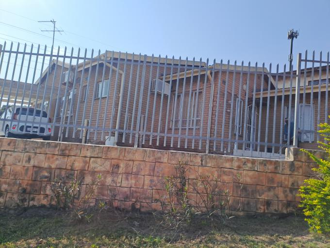 4 Bedroom House for Sale For Sale in Chatsworth - KZN - MR579301