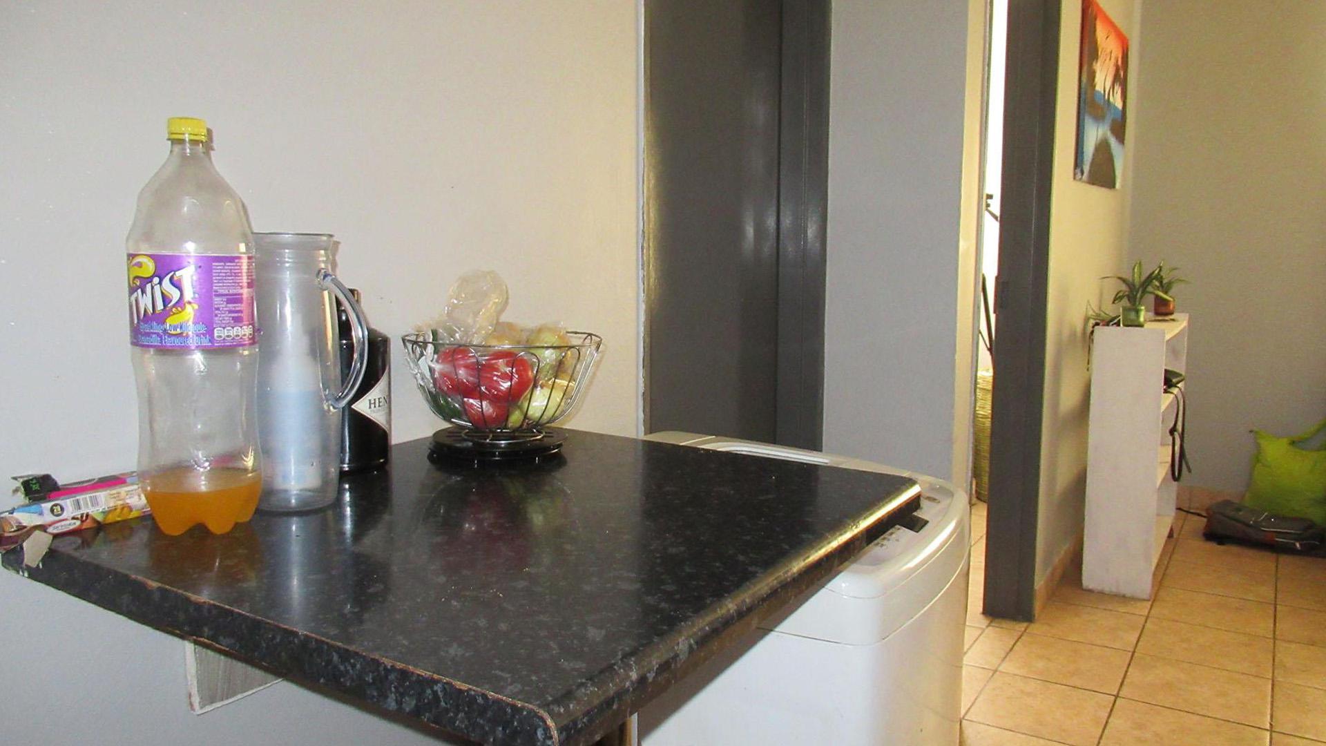 Kitchen - 6 square meters of property in Jabulani