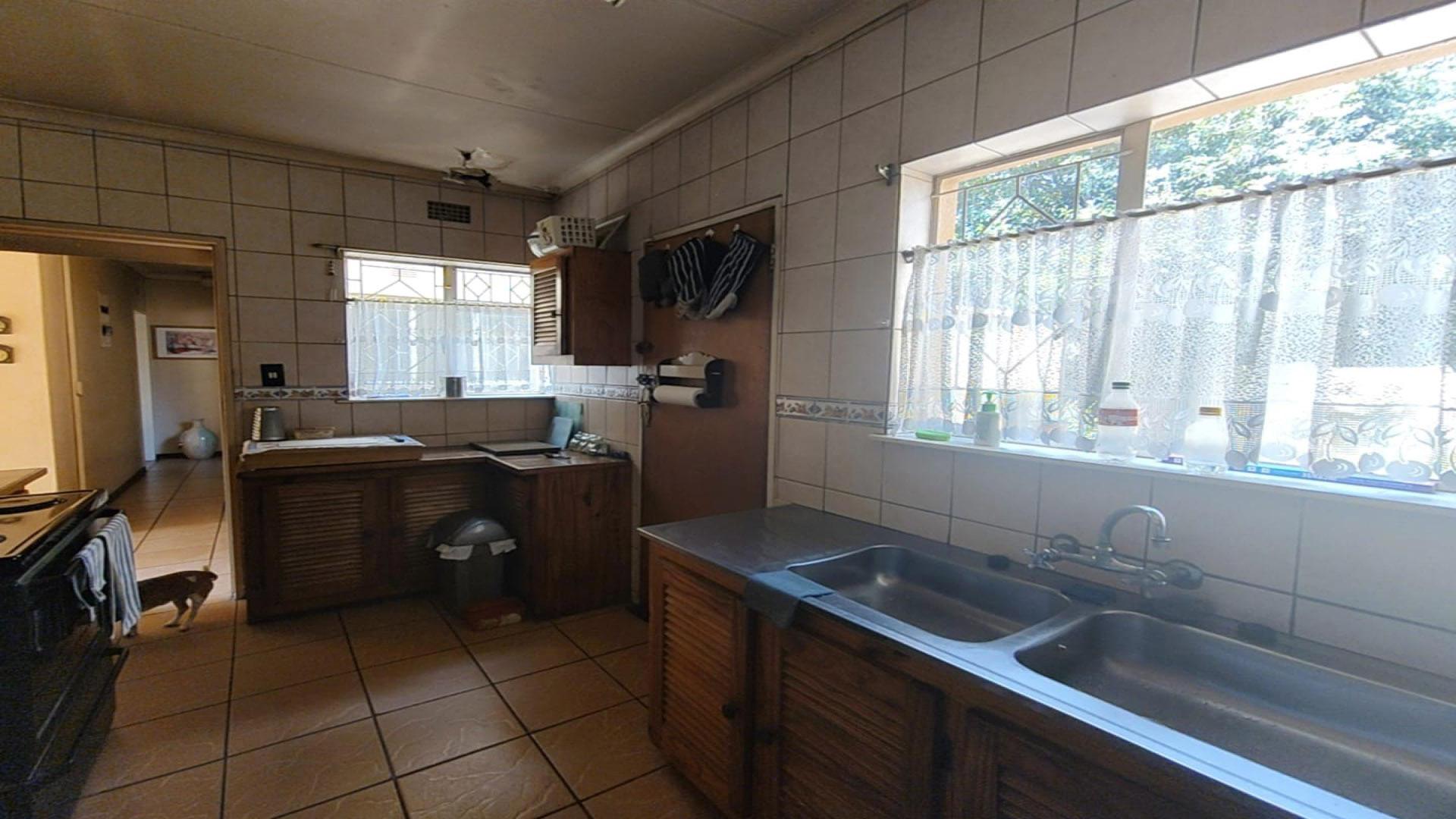 Kitchen of property in Sunair Park