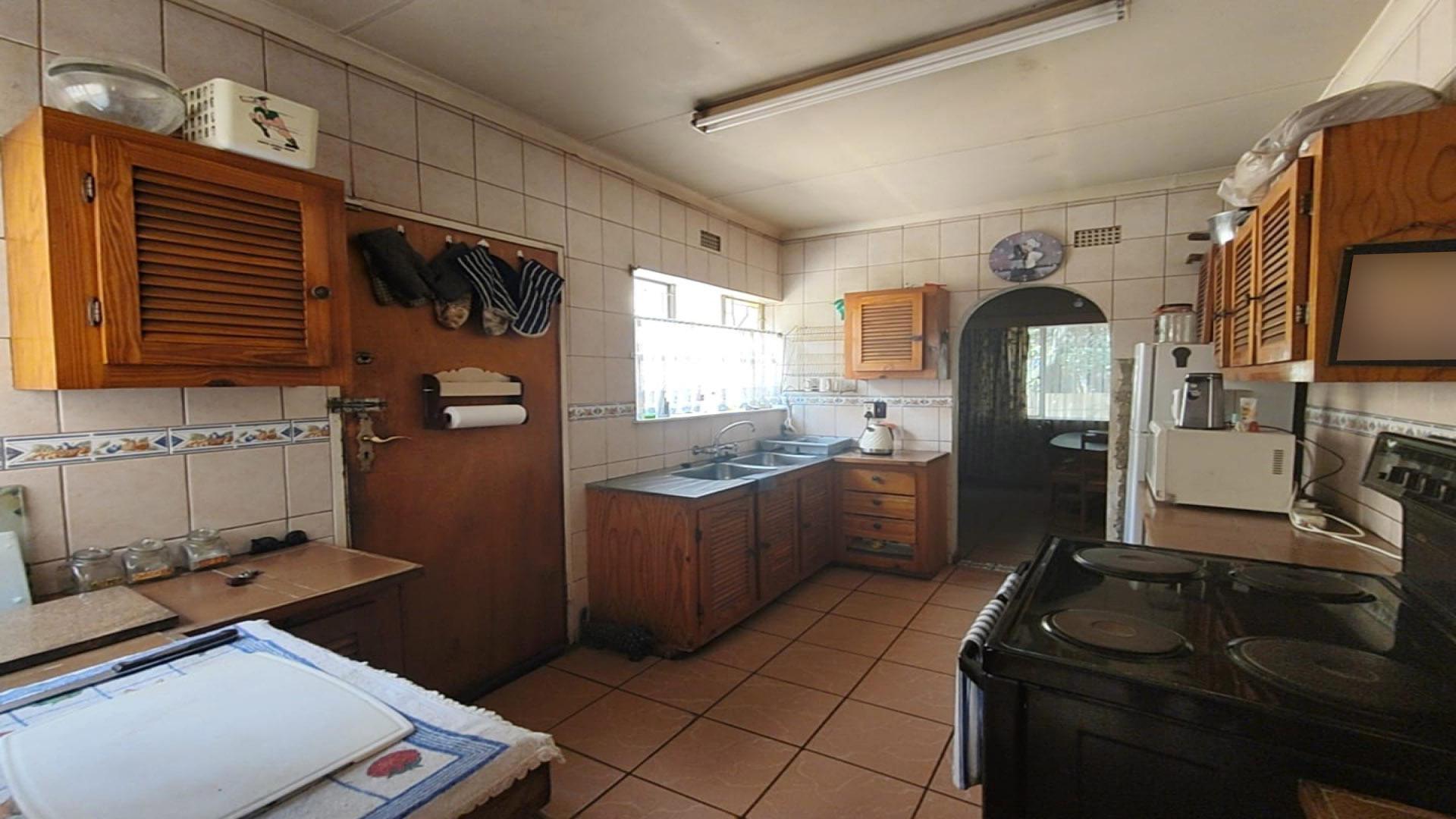 Kitchen of property in Sunair Park