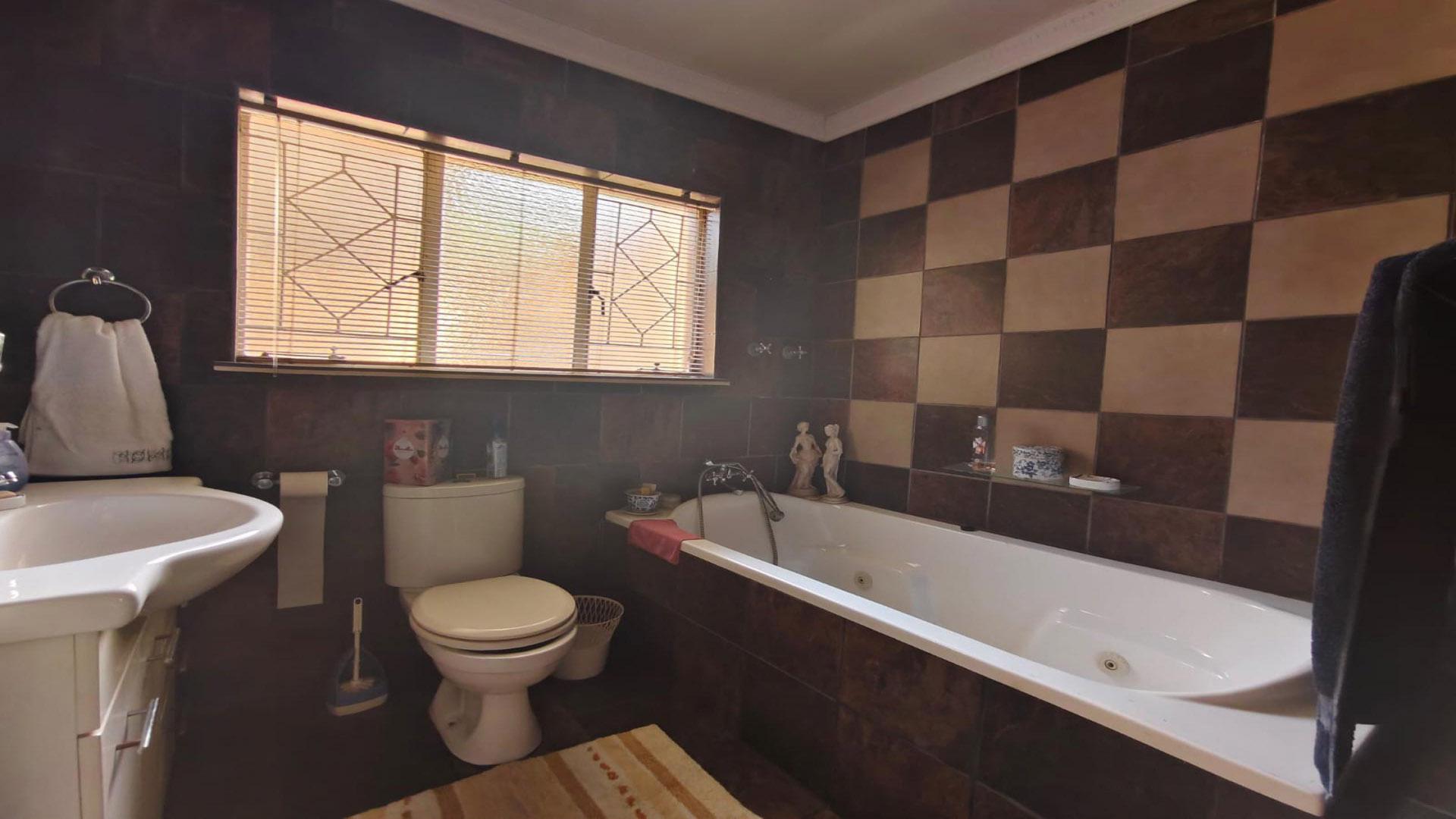 Bathroom 2 of property in Sunair Park