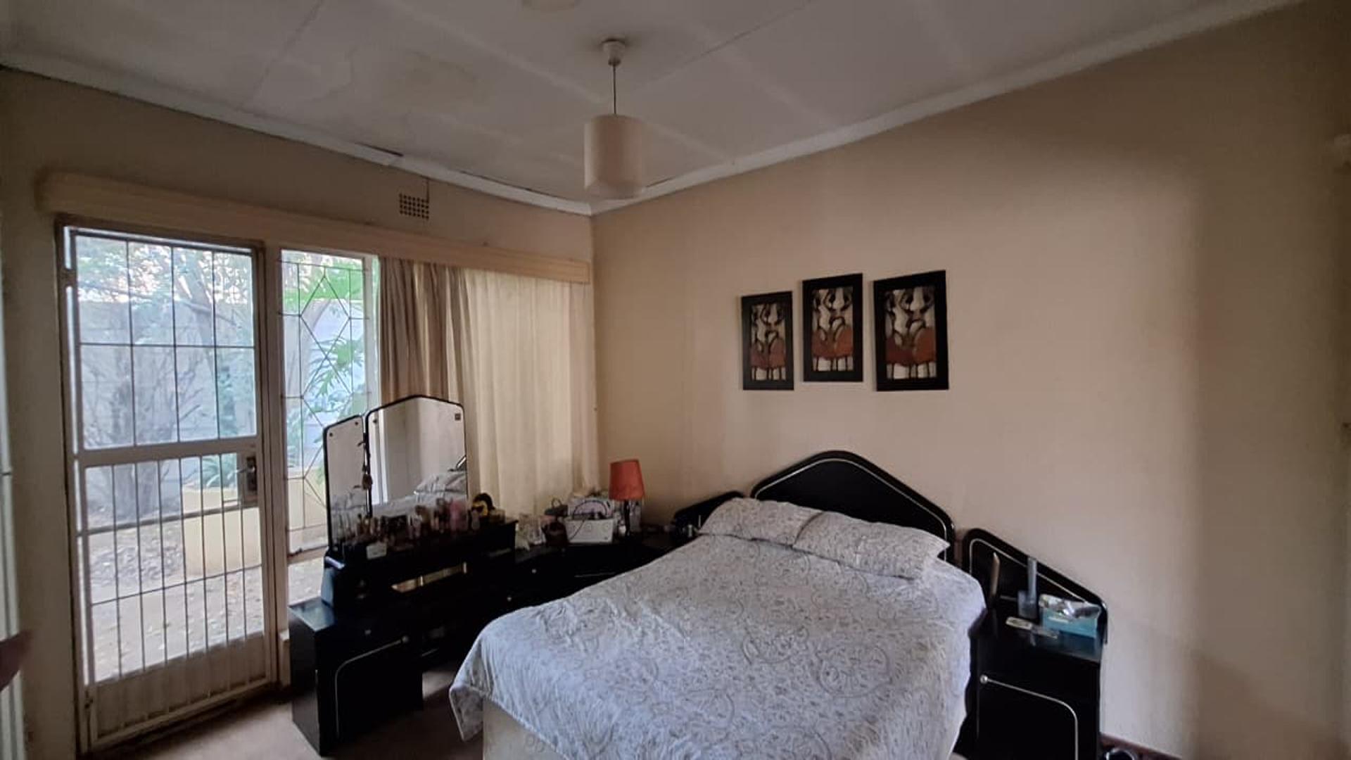 Main Bedroom - 19 square meters of property in Sunair Park