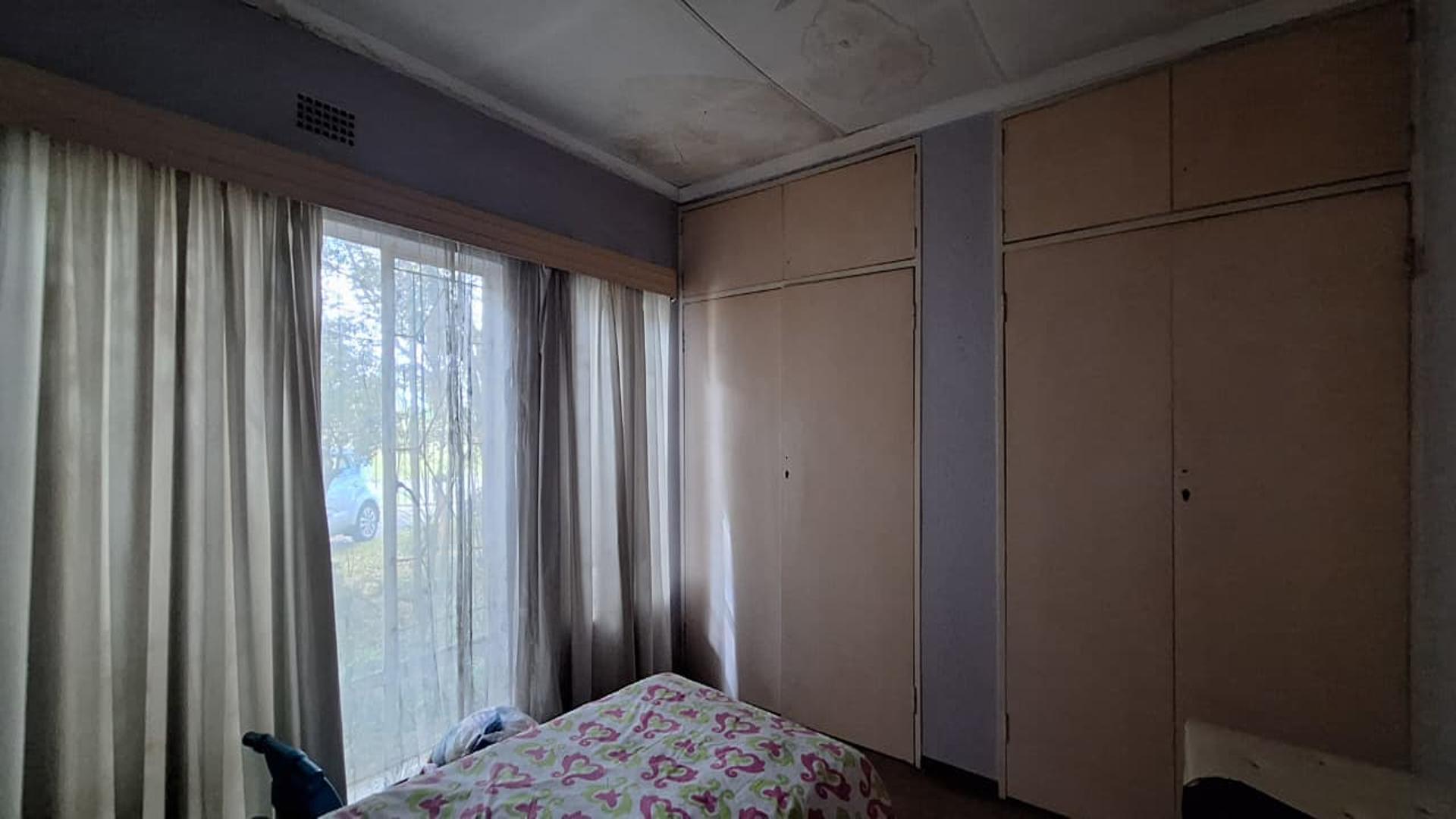 Bed Room 1 - 10 square meters of property in Sunair Park