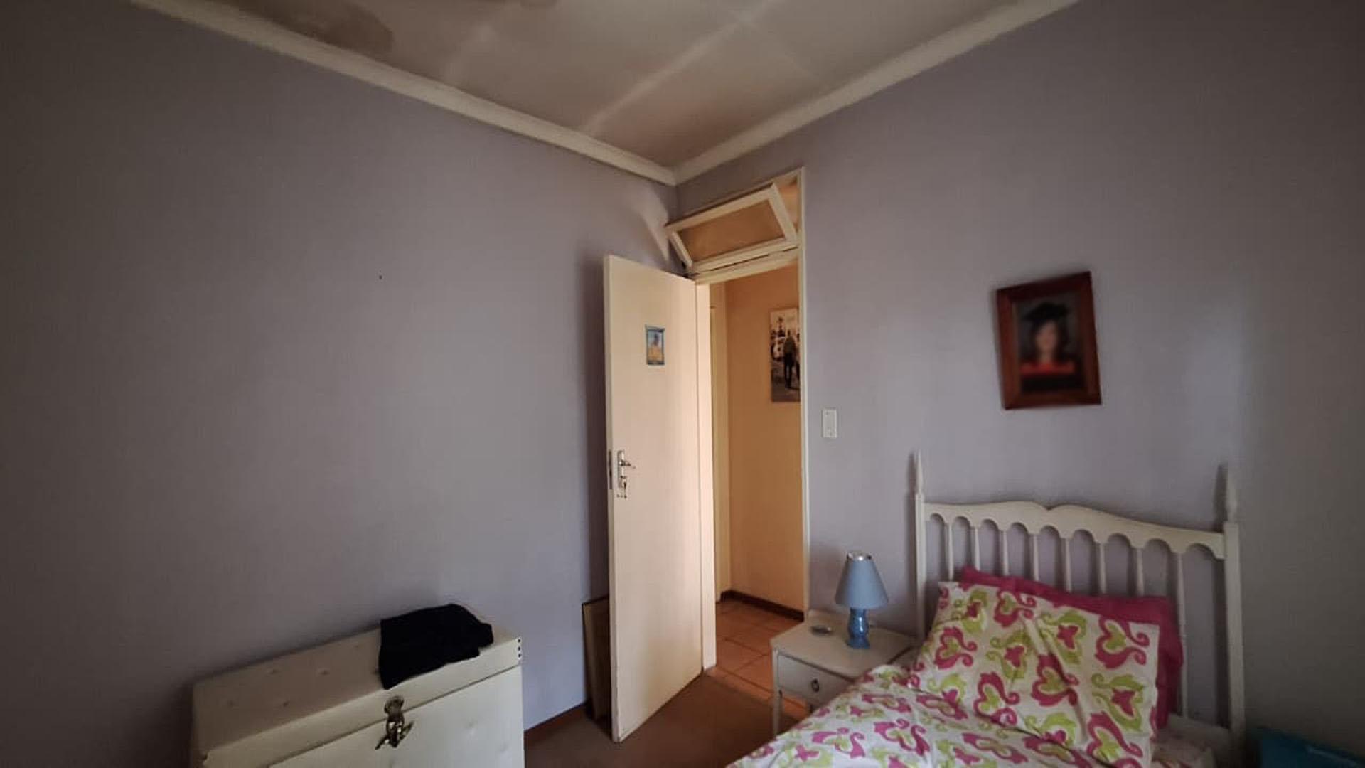 Bed Room 1 - 10 square meters of property in Sunair Park