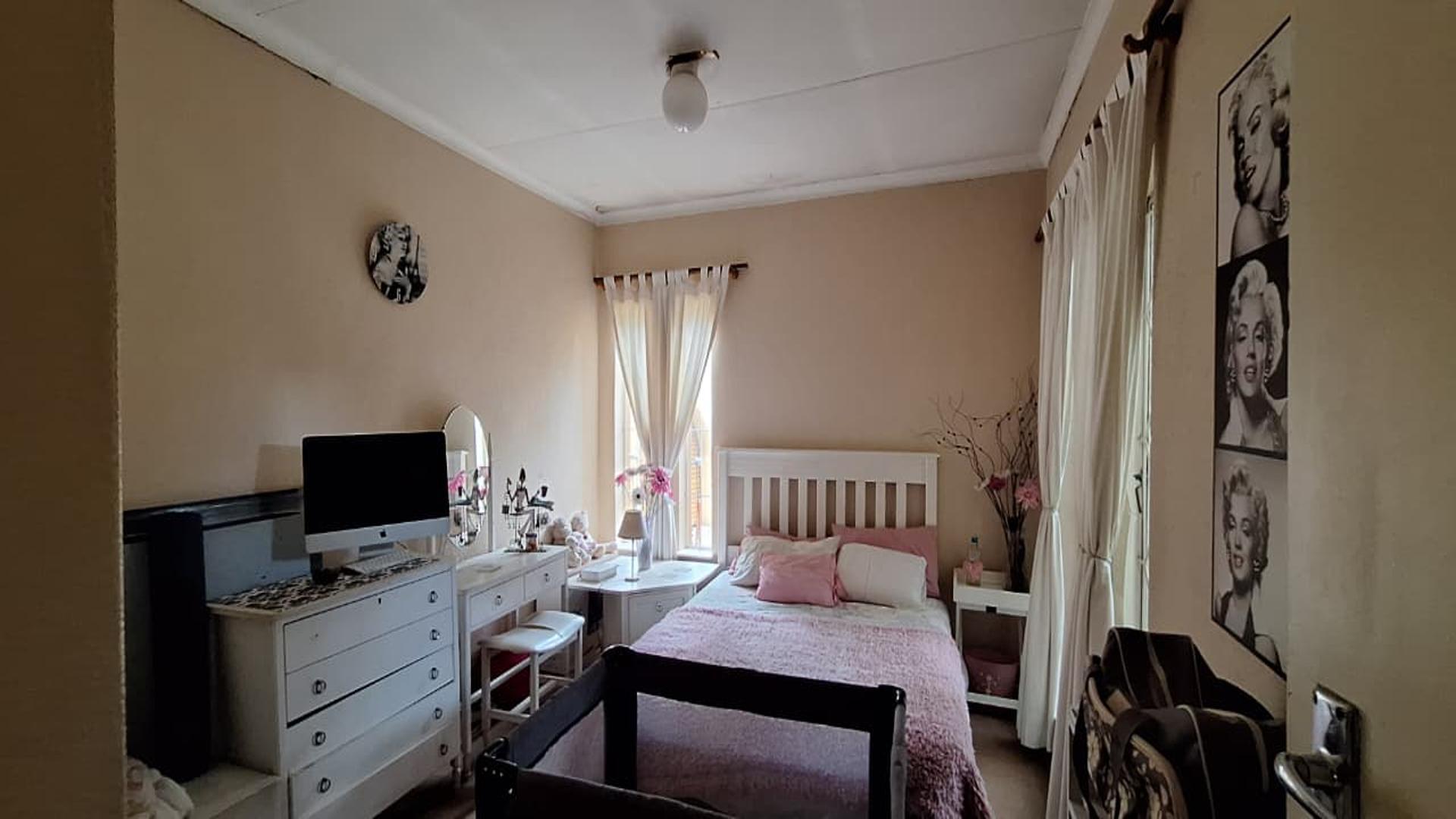 Bed Room 2 - 15 square meters of property in Sunair Park