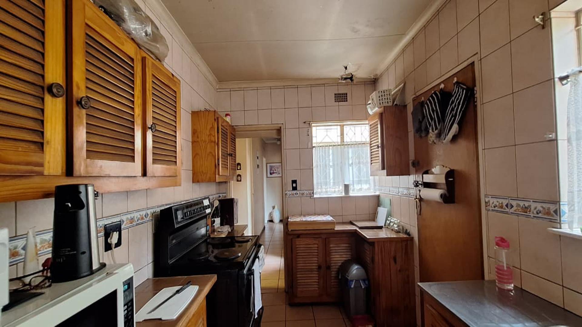 Kitchen - 11 square meters of property in Sunair Park