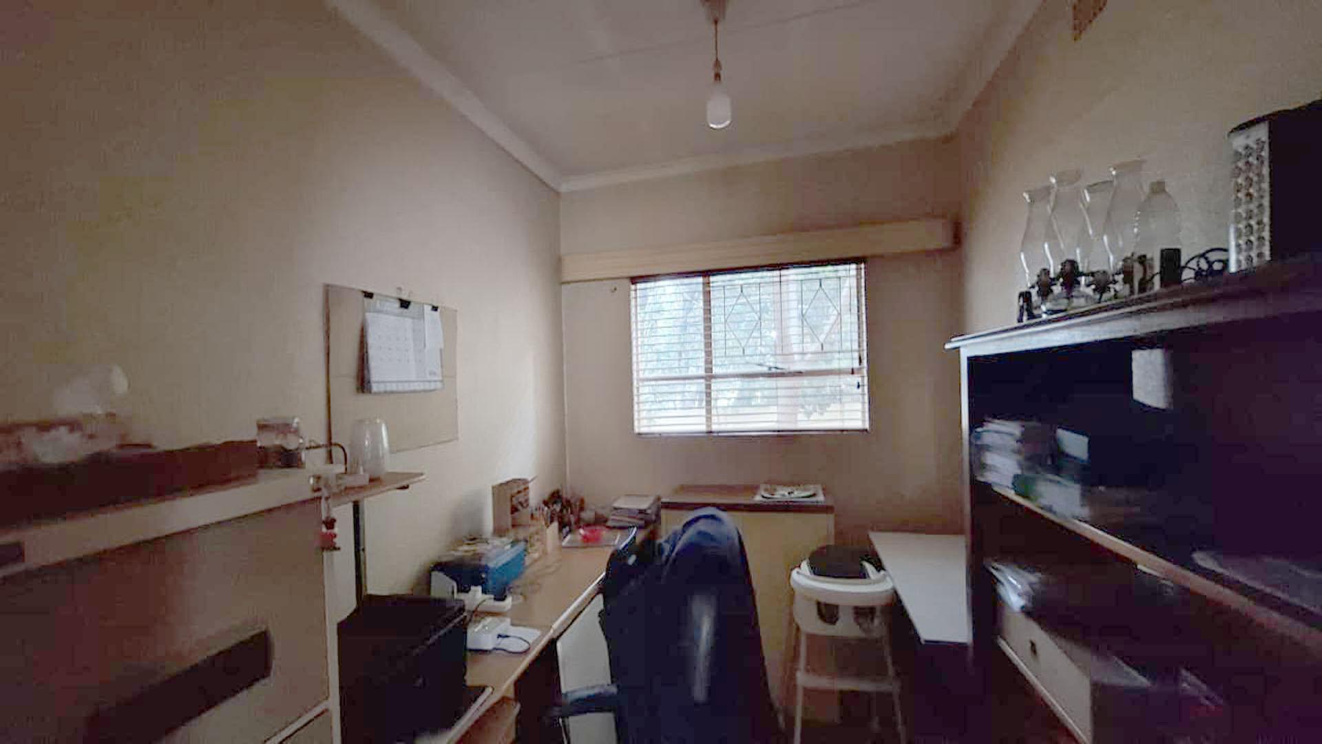 Study - 9 square meters of property in Sunair Park