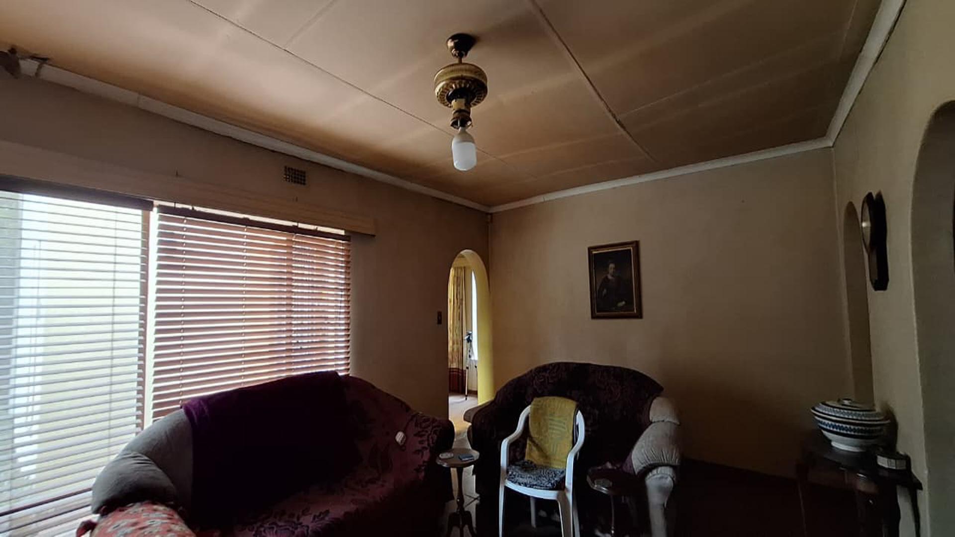 Lounges - 23 square meters of property in Sunair Park