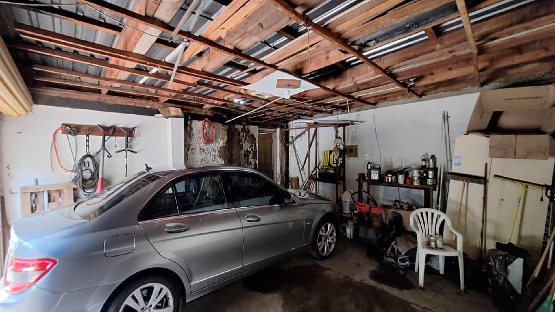 Garage - 39 square meters of property in Sunair Park