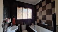 Main Bathroom - 6 square meters of property in Sunair Park