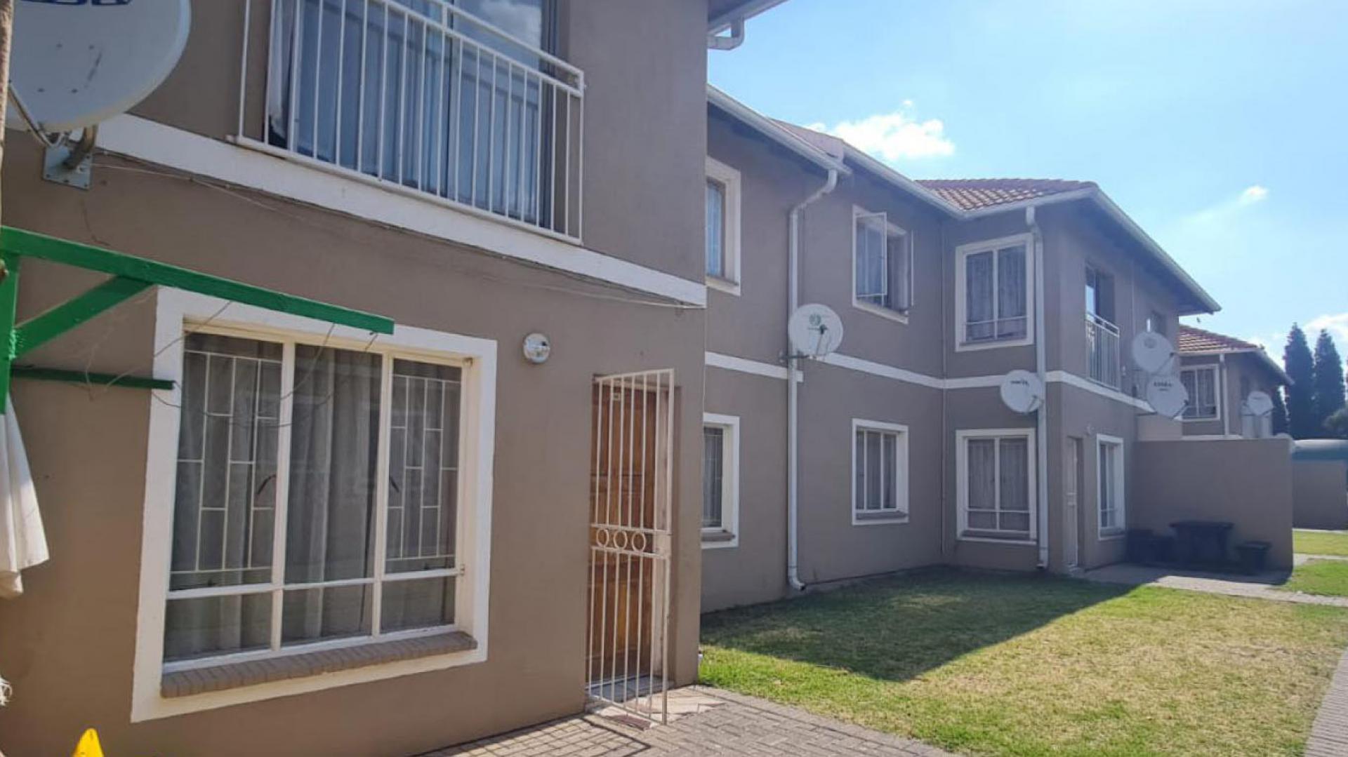 Front View of property in Comet