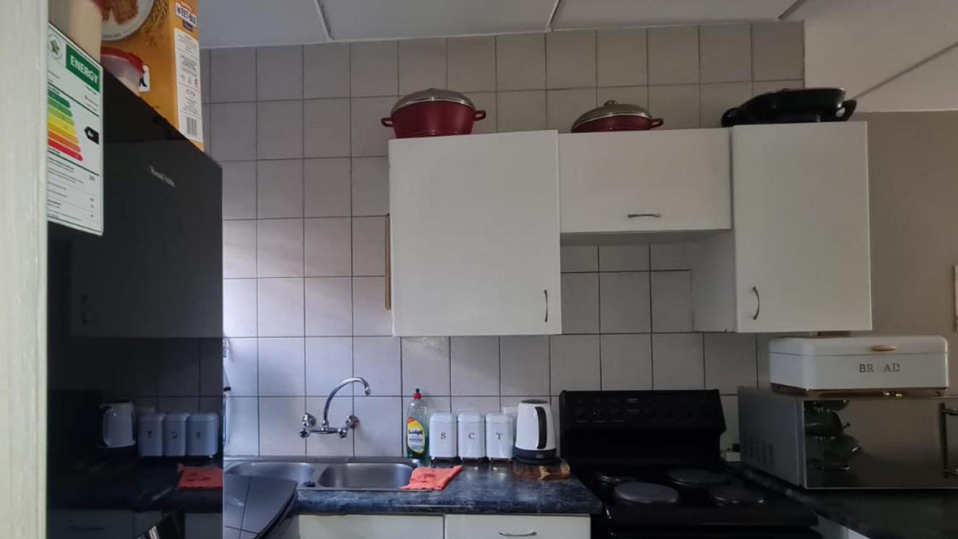 Kitchen of property in Comet
