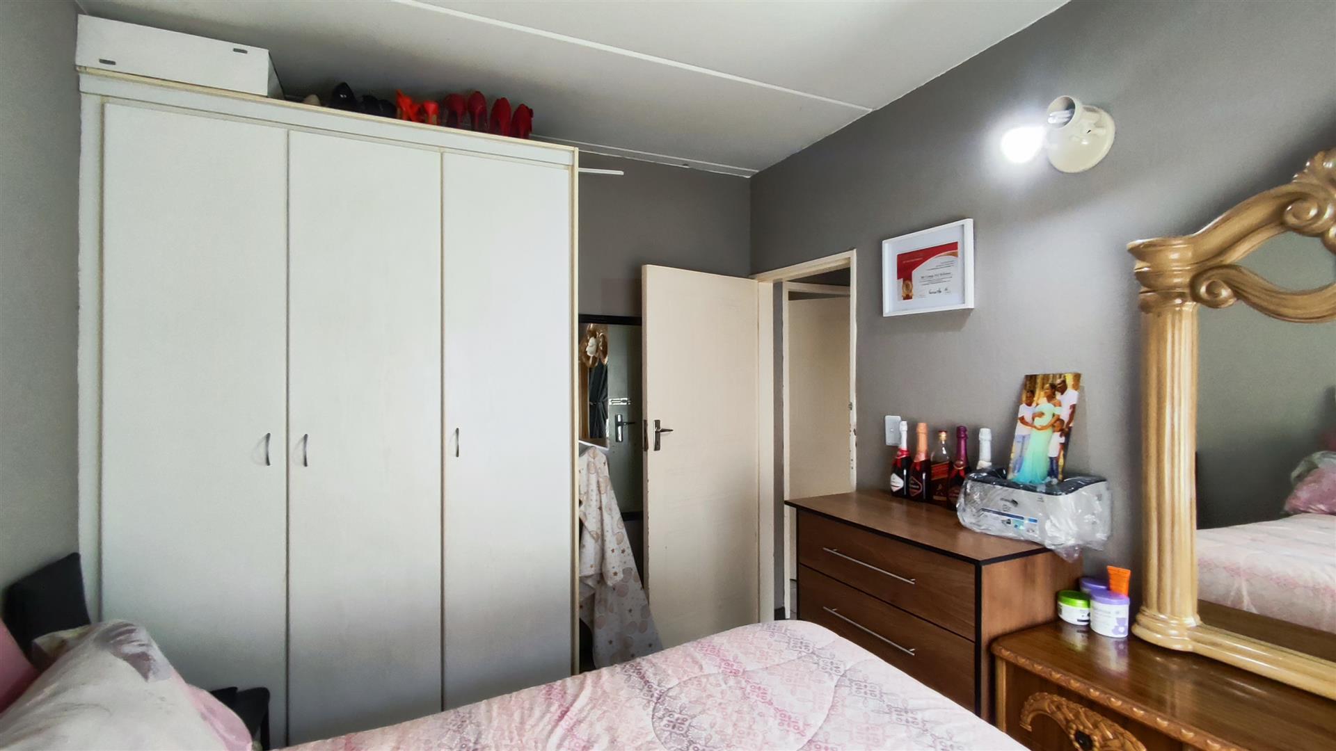 Bed Room 2 - 19 square meters of property in Comet