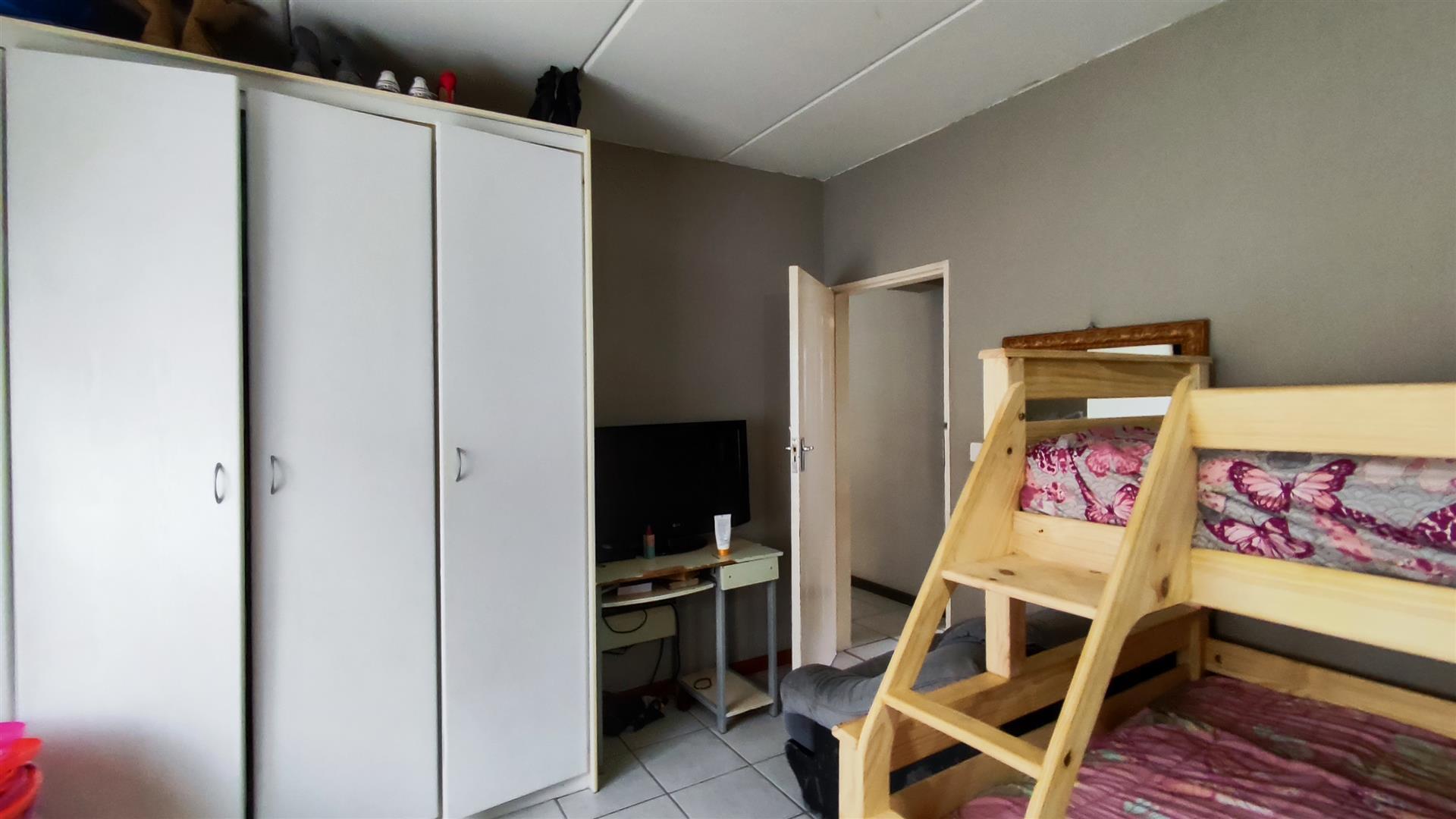 Bed Room 2 - 19 square meters of property in Comet