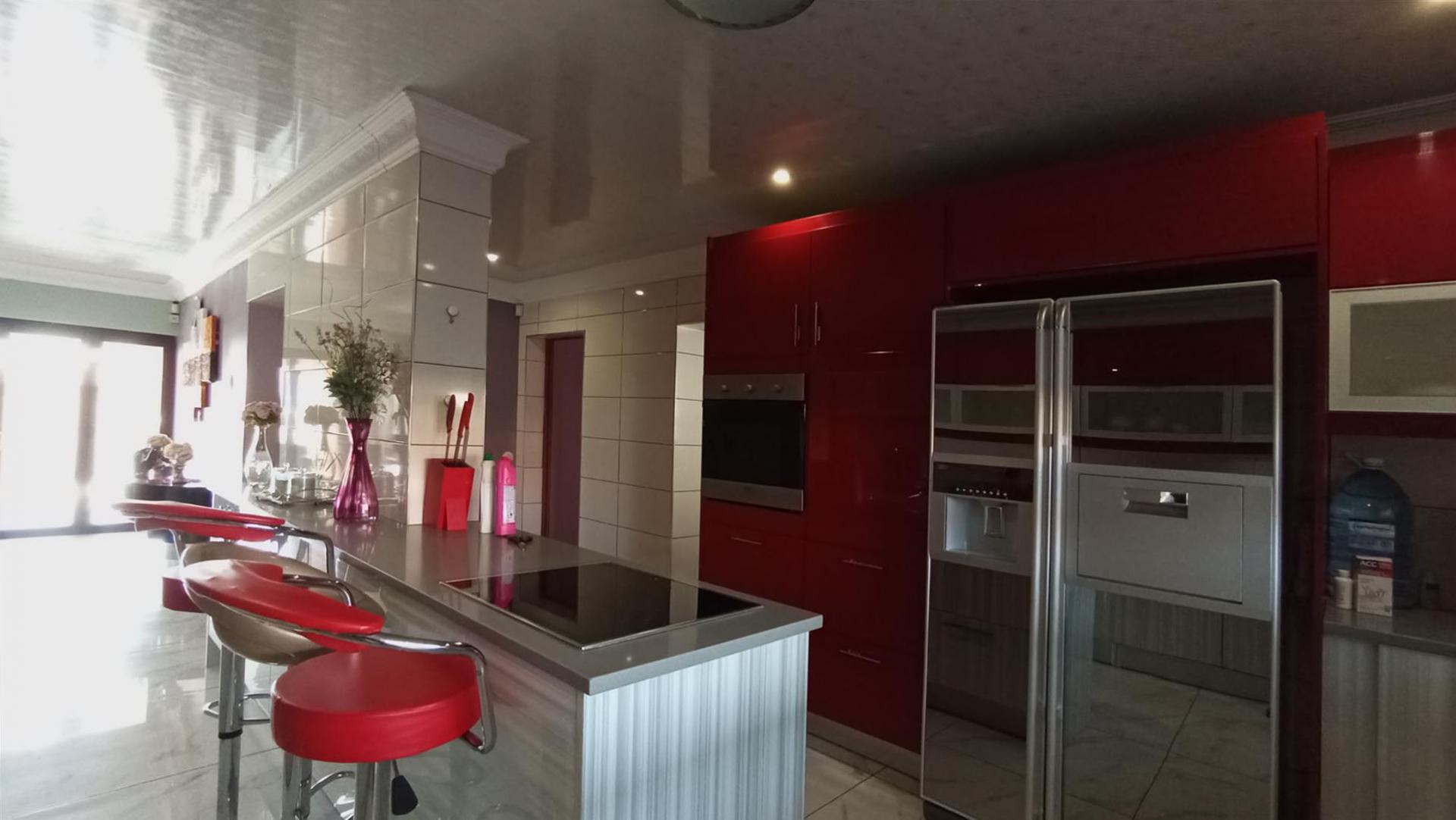 Kitchen - 27 square meters of property in Aerorand